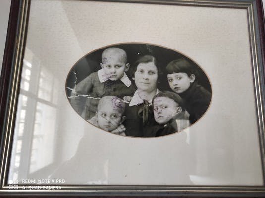 The author's Ukrainian-born grandmother with her four twin children (supplied)