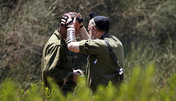 Israeli army rabbi blesses a soldier who just returned from Lebanon to north of Israel