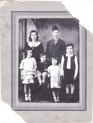 Alfred Gubbay (first row, second from left) aged 3-4, with his family in Iraq, 1937.